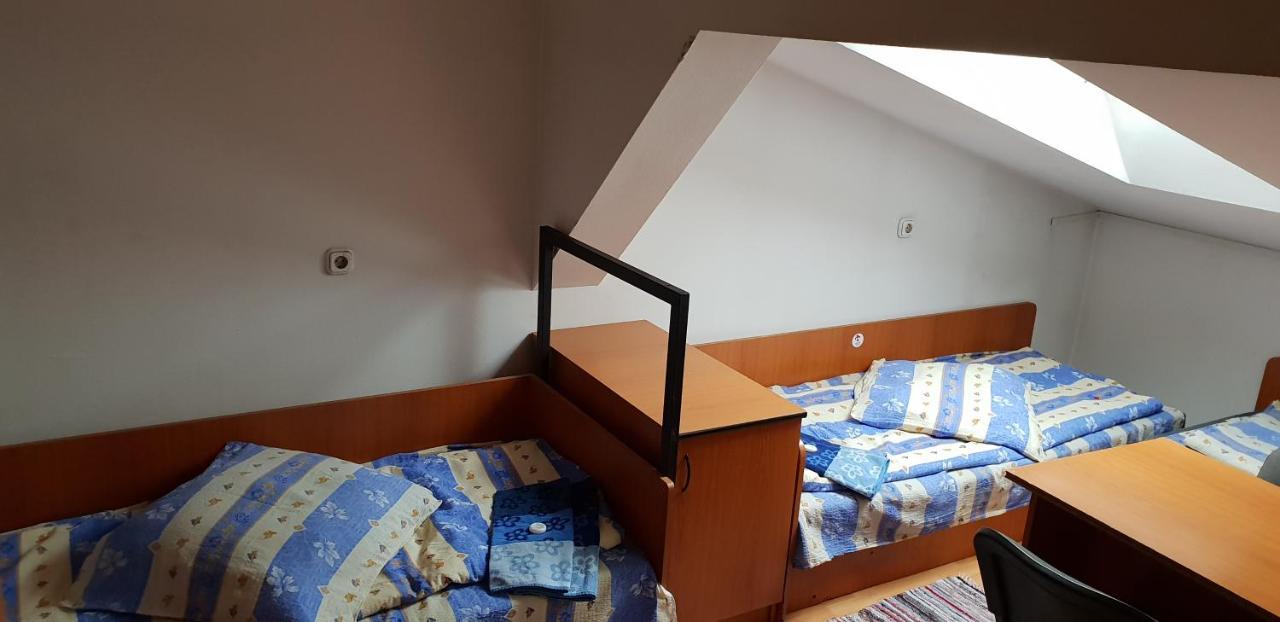 Kollege Hostel Κλουζ-Ναπόκα Εξωτερικό φωτογραφία